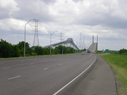 The rainbow bridge, the return side did not have a shoulder