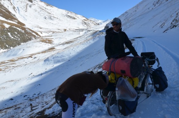Lost pictures from Song Kol. Yuki pushes Kei's bike to no avail. 