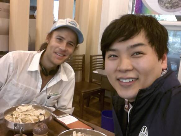 Always a celebrity, making friends in local restaurants