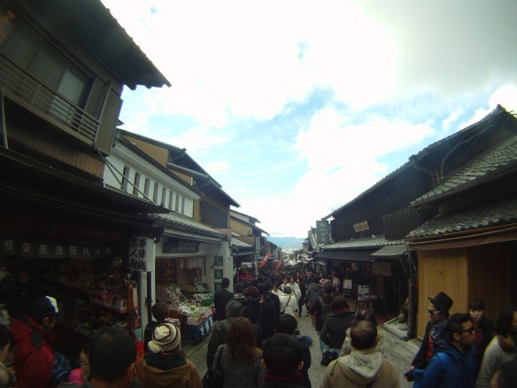 Trying to navigate the busy sidewalk and streets en-route to Tokyo